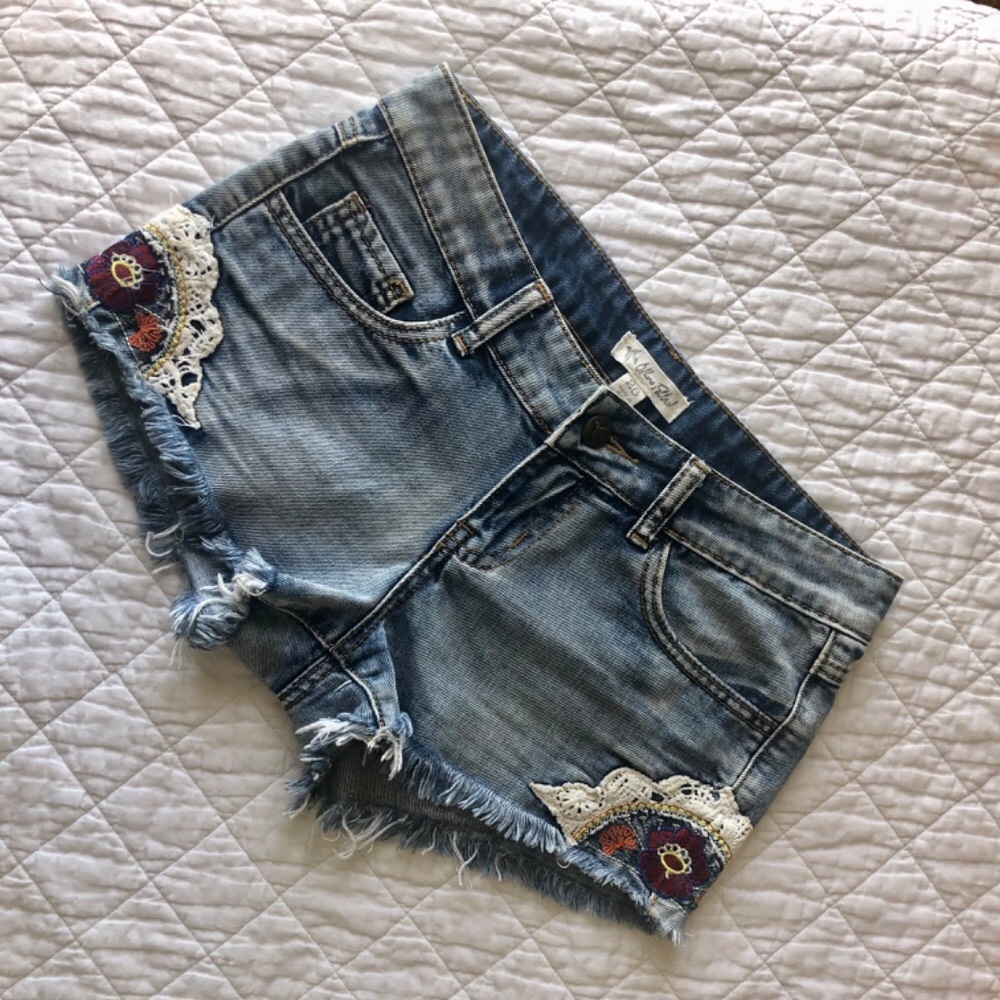 OTHERS FOLLOW Vacation Shorts